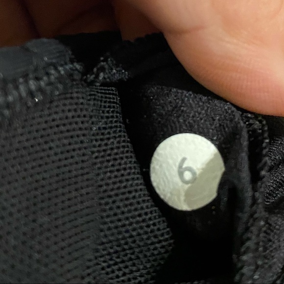 Lululemon crossed front black bra size 6 - Picture 6 of 7